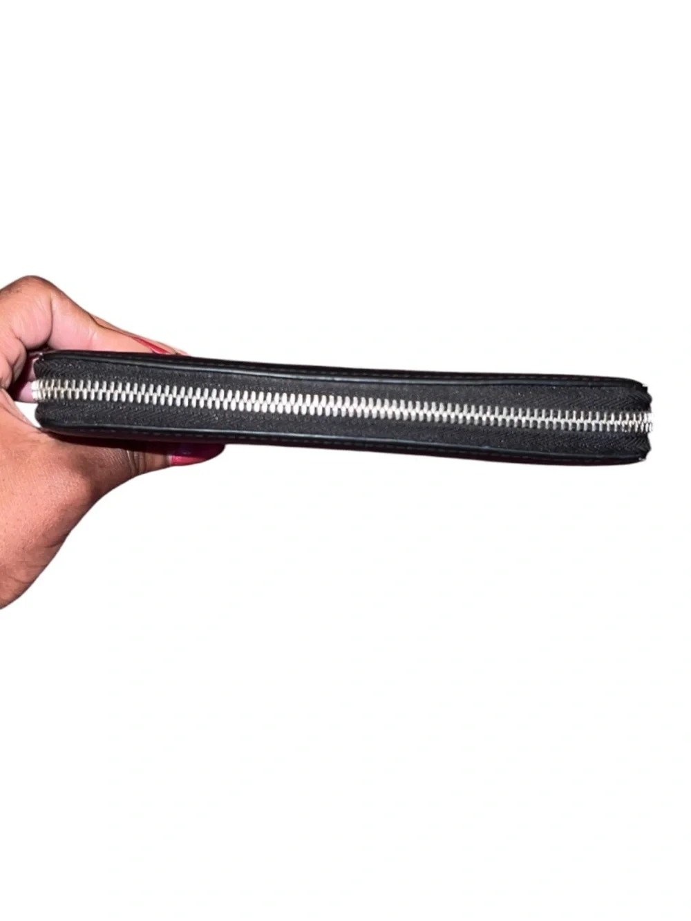 Gucci Black Embossed GG Zip Wallet - Picture 5 of 9